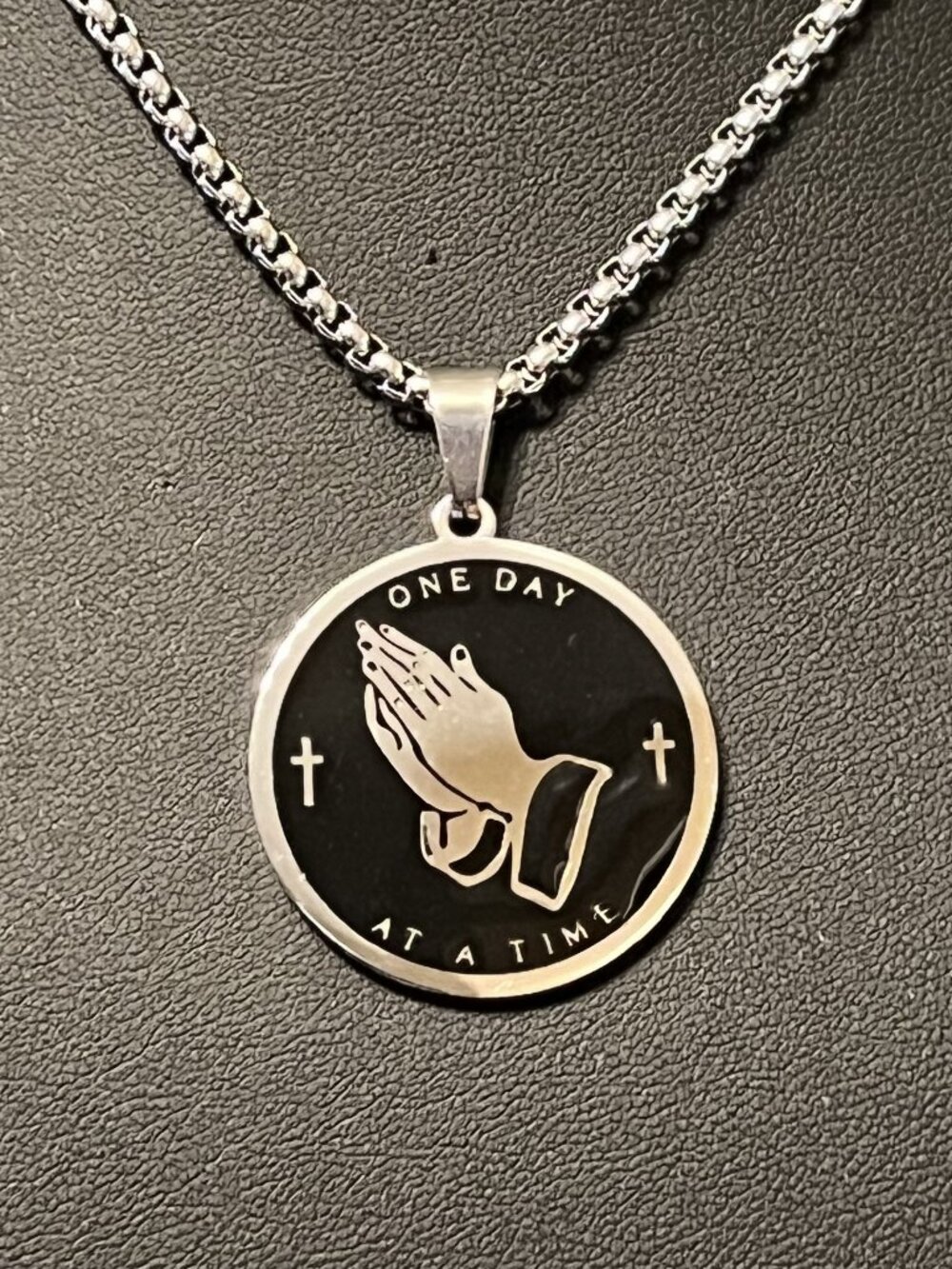 "One Day At A Time" Praying Hands Pendant Necklace (441)